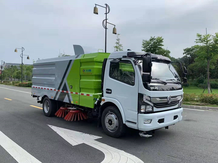 東風多利卡掃路車