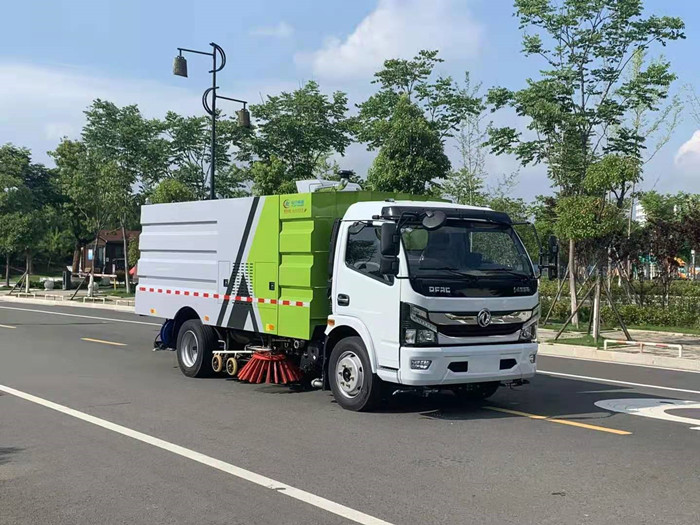 東風(fēng)大多利卡洗掃車