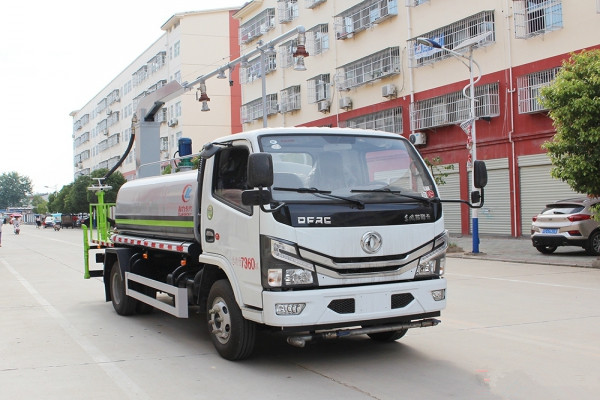 東風(fēng)小多利卡鐵路抑塵車