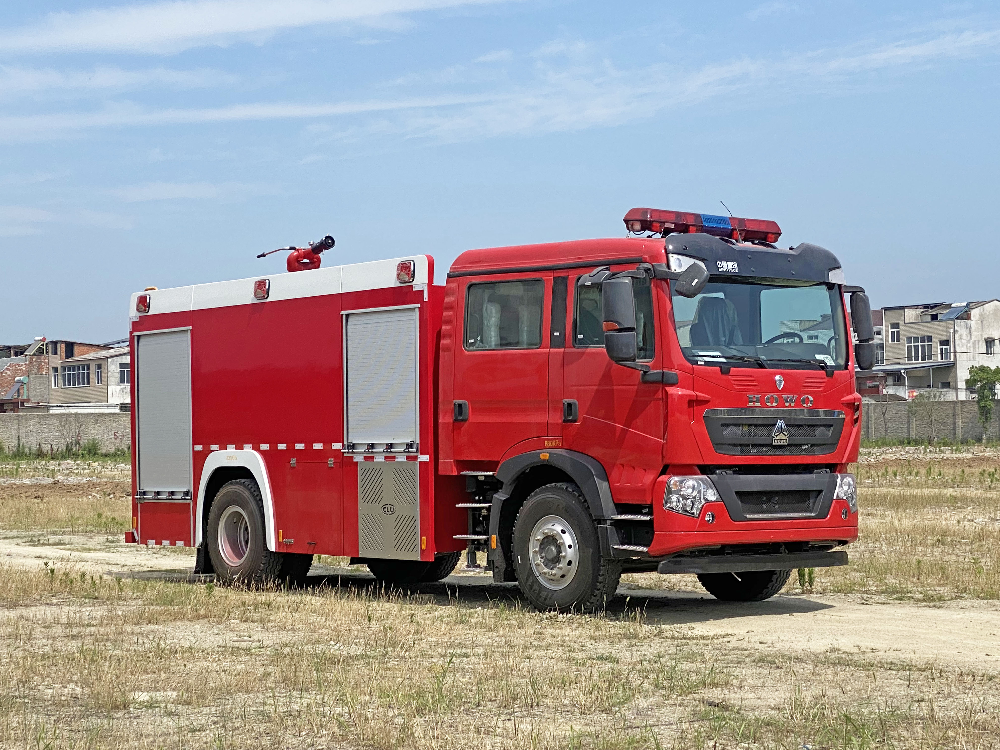 重汽豪沃8噸水罐消防車